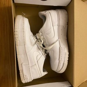 Nike Air Force 1 Pixel
